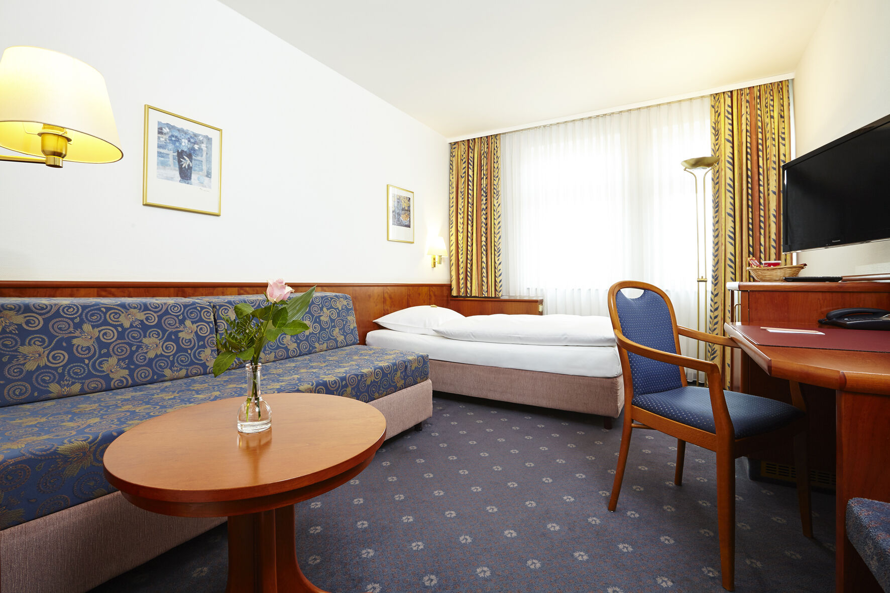 Trans World Columbus Hotel