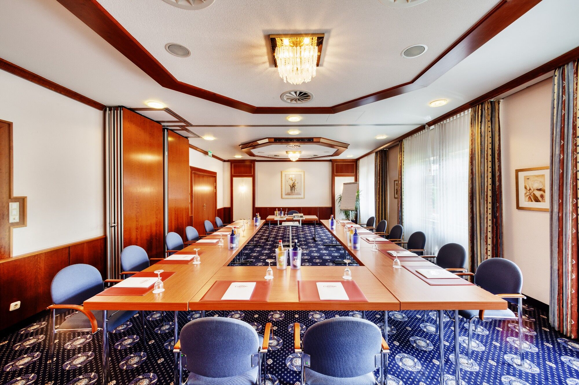 Trans World Columbus Hotel 4*